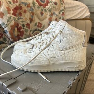 White Nike High Tops ~great condition~